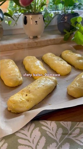 🌭 Domowe hot dogi z grilla! Miękkie, maślane bułki, grillowane kiełbaski i miodowo-chrzanowy sos!