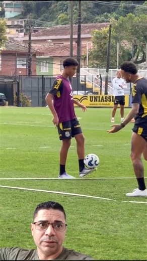 Neymar vs. Robinho Junior fight: slap and trip!