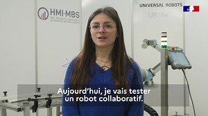 👉 Découvrez le témoignage d'Emma Après une première année en formation initiale, Emma réalise sa deuxième année de bachelor robotique en apprentissage afin d’apprendre les règles et processus du monde professionnel et l'esprit d’entreprise. Dans cette vidéo Emma va tester pour la première fois un robot collaboratif qu’elle a elle-même programmé. Pour en savoir plus : https://swll.to/LoZisK #Apprentissage #LeBonChoixPourMoi | Ministère du Travail