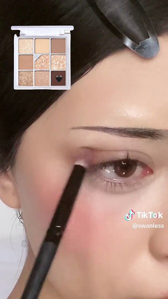 Guía de maquillaje con Unleashia: estilo y belleza