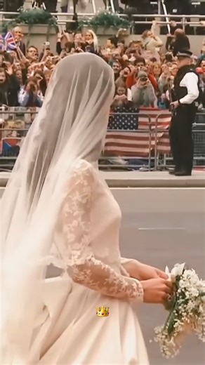 642K views · 10K reactions | The Princess of Wales looked like a fairytale princess on her wedding day! 懶 #royals #royal #royalfamily #royalty #royalnews #royalupdate #british #britishroyalfamily #uk #unitedkingdom #princeharry #prince #meghanmarkle #spare #princesskate #katemiddleton #princessofwales #princewilliam | Kate Middleton | Facebook