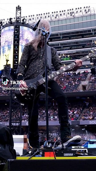 Discover the Old Blue Bass Tone at Sweetwater Sound