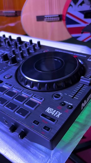 Mezcla como un Profesional con el Numark NS4FX