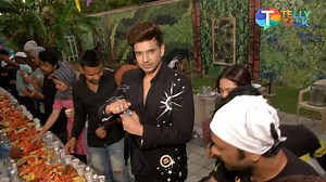 341K views · 9.7K reactions | Heart-throb Karan Kundrra recently hosted an Iftar party for the cast & crew of his show 'Tere Ishq Mein Ghaya'. Take a look! #tellytalkindia #TellyTalk #karankundrra #reemshaikh #TereIshqMeinGhayal #iftar #iftar2023 #entertainment #tellywood | Telly Talk India | Facebook