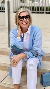 WHITE JEANS & BLUE CARDIGAN!! 💙🩵 This is a gorgeous cardigan which I’ve had in my wardrobe for years, yet it is one I always reach for. I think it’s the fabulous blue colour which never fails to make me feel great! Such a great combination with white jeans and white sneakers for a FABULOUS weekend style!! Do you keep clothes for years that you absolutely LOVE? ITS A KEEPER!! 💙🩵 ~~ Linda 175cms wears clothes from her wardrobe to give you a SPOT of INSPIRATION. ~~ Styled by Linda @thiswiththis