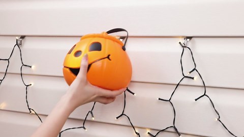 Amuille 12 Pack Vinyl Siding Hooks for Lights, No Hole Heavy Duty Siding Clips for Hanging Wreaths, String Lights, Porch Sign, Christmas Decor and Plant Hooks