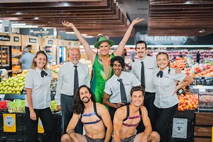 When the oh soo FABULOUS Hans spices up grocery shopping at Drakes! Honeeeys you definitely dressed up for the occassion 🕺⭐ To WIN tickets to Hans' A Night at the SYMPH-Honey click here - https://bit.ly/3gzbnwr Jp Drake | Drakes Supermarkets
