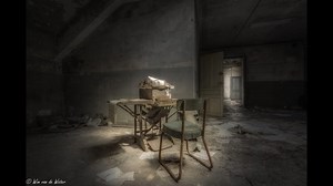 Inside a 1704 French Office Left Untouched for Decades