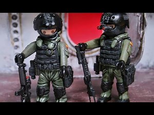 PLAYMOBIL toy soldiers. World War. Army vehicles and suits. epic battles.