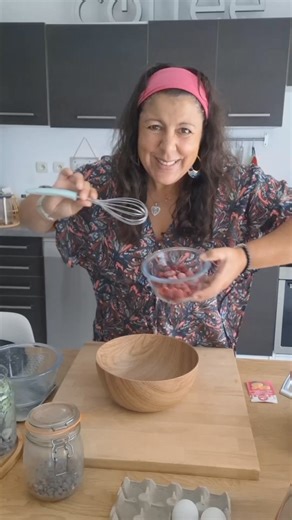 Gaufres légères : 4 œufs 300gr de skyr 200gr farine avoine vanille 1/2 sachet levure Pépites de chocolat. Framboises #viequotidienne #food #recettefacile #recette | La vie de Lyly Be