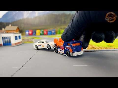 Hot Wheels Police Corvette Race & Tow Truck Diorama Action