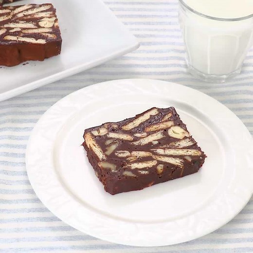 牛乳パックで作る♪ ビスケット生チョコケーキのレシピ動画・作り方 | デリッシュキッチン