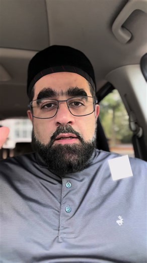 Secrets About Prophet Muhammad's (ﷺ ) Hair. We talk about the descriptions of the hair of Prophet Muhammad (peace be upon him). His hair was neither curly nor completely straight, but rather wavy. The length of his hair is described using the terms 'wafra' (up to the earlobes), 'limma' (from the earlobes to the shoulders), and 'jumma' (past the shoulders, which he would tie). He would sometimes split his hair from the middle and occasionally braid it. #prophetmuhammad #seerah #islamicreminders