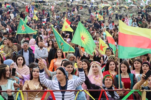 Thousands celebrate Newroz, stress need for unity, strengthening democracy