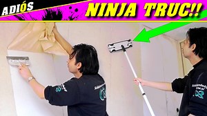 13K views · 164 reactions | NINJA TRUC BIJ BEHANG VERWIJDEREN. Hier krijg je wat tips bij het behang verwijderen. Natuurlijk kun je een stoomapparaat gebruiken maar vandaag laat ik je juist heel bewust een manier zien hoe je het kunt verwijderen zonder stoomapparaat en met de gereedschap die iedereen wellicht in huis heeft.  Vergeet je die blauwe duimpjes niet?? Anders ga ik heel hard huilen!! | Schildersbedrijf Edens Handige Schildertips | Facebook