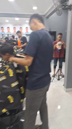 Kursus Potong Rambut penting ga si ? simak video ini biar tau jawabanya . Info Pemesanan Alat2 Barbershop dan Kursus Potong Rambut Hubungi Admin : https://api.whatsapp.com/send?phone=6285726266094 JAMINAN AMANAH DAN TERPERCAYA Lokasi jln.Turmudi Rt 4/1,Sokaraja Lor,Banyumas,Jawa Tengah #kursuspotongrambut #kursus #barbershop #kursusbarbershop #kursuspotongrambutpria #kursuspentinggasi #dedipensil #kursusbanyumas #kursusindonesia #kursusjawatengah #kursuspurwokerto Bagian 4 | Dedi Pensil