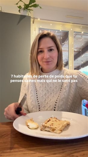 Noëmy Barré | Coach sportif et nutrition post grossesse on Instagram: "Les faits qui vont suivre ne sont pas du tout ce qui vont te permettre de retrouver un corps qui te plaît après ta grossesse. 1. Sauter des repas ( surtout le petit dej ) On prend un bon petit dej avec une source de protéines principale, des lipides et des glucides avant son café hein 2. Faire un régime #nocomments 3.Supprimer les glucides, ton corps va avoir besoin pour garder de l’énergie surtout en cas d’allaitement et ave