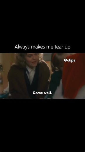 CLIPS on Instagram: "🎅 Interesting fact: Miracle on 34th Street (1947/1994) — In the original 1947 classic, the scenes featuring the Macy’s Thanksgiving Day Parade were actually filmed during the real live parade in 1946, with the actors participating in the event alongside the unsuspecting crowds. For the 1994 remake, Macy’s famously declined to participate, leading the production to create the fictional “Cole’s” department store as the central setting for the holiday magic. The story is a sta