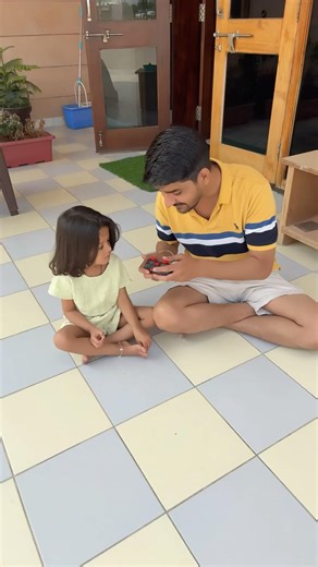 Ye remote to sach me control kar raha hai 😂😂#viral #shortvideos #trendingshorts