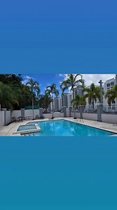 BUENA VISTA VILLAGE, TRUJILLO ALTO Precio de Venta $325,000.00 Penthouse Moderno de Dos Niveles –Piso 6 Con Elevador Este exclusivo Penthouse de 2 pisos combina comodidad, amplitud y vistas impresionantes en un complejo con excelentes facilidades. Primer Nivel: 3 habitaciones, 2.5 baños, amplia sala, comedor, área de family y dinnet, cocina equipada, laundry. Segundo Nivel: 4ta habitación, baño adicional y área abierta con vista espectacular. Incluye: 4 habitaciones | 3.5 baños Cocina con nevera