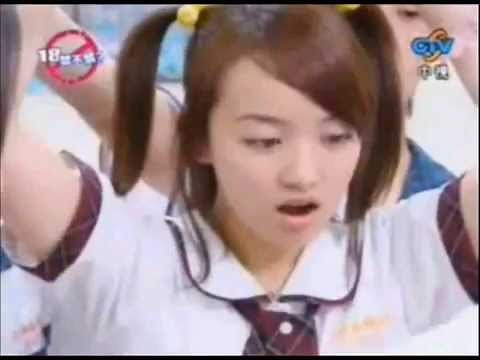 Chạm tay vào ngực con gái sẽ ntn,