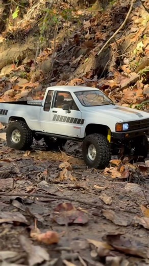 Toyota RC4WD TF2 💪￼ #rc #4x4 #scalerc #rc4wd #toyotahilux #toyota #rcoffoad #tf2 #pickuptruck
