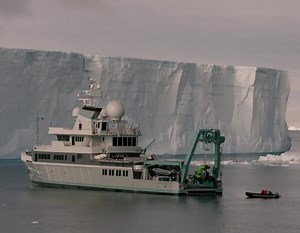 The deepest dive in Antarctica reveals a sea floor teeming with life.