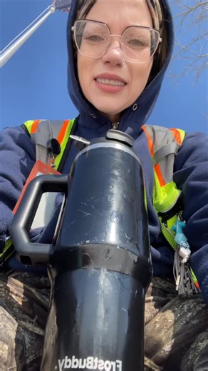 @Frost Buddy I wore my cup out. I need a new one. ☝️ 🤗🙏🏻😁#momsoftiktok #sahmsoftiktok #workingmom #dadsoftiktok #frostbuddy