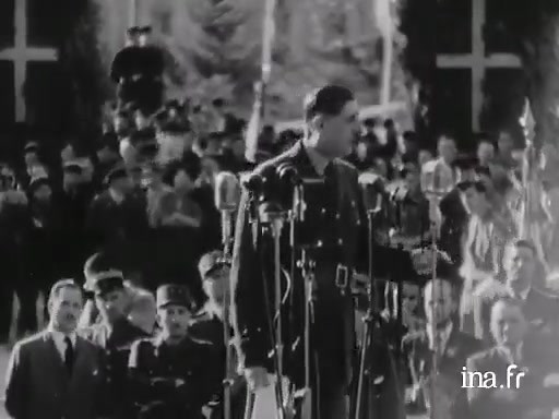 🇲🇫 29 septembre 1946, le Général de Gaulle prononce un grand discours à Épinal dans la lignée du discours de Bayeux. Il appelle à rejeter le projet de Constitution présenté par l'Assemblée constituante, qui vient d'être adopté par l'Assemblée nationale et qui doit être soumis au peuple. « L'engagement que nous avions pris, nous l'avons purement et simplement tenu ! Dès que possible, nous avons invité à voter tous les Français et toutes les Françaises pour élire d'abord les Conseils municipaux 