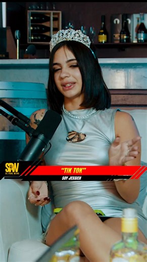 Se Pone Weno 🇨🇺 | Publicidad Músical on Instagram: "“Me puso a hacer el caballito arriba de una tabla.” 📌 Disponible en YouTube @advanced.studio.cuba Jessieh cuenta, entre risas, una de las locuras que vivió en un live de TikTok y cómo terminó haciendo retos que no esperaba. 📍 Dirección: @charlescabrerafilms & @ruslan_djrusso 🎥 Equipos de filmación: @juanky_dj_ayuda ❓ ¿Tú harías ese reto en un live?"