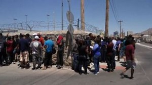 Code di migranti in attesa della revoca del "Titolo 42" di Trump