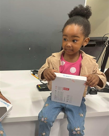 Mommy's Gift: Identical Twins Unbox Alcatel Phones