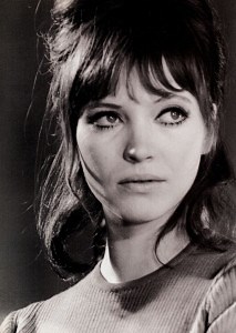Anna Karina - Chanson d'Angéla lyrics