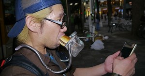 We design and field-test a hands-free burger holder