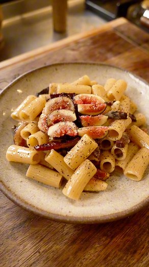 249K views · 6.5K reactions | Guanciale, Figs and Pecorino Pasta aka Gricia ai Fichi | The Pasta Queen | Facebook