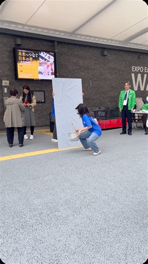 公益社団法人 日本書芸院 | 2025日本国際博覧会「未来へつなぐ日本の書 ～空・海・時を超えて～」 体験･体感 “Activity”－エンターテインメントとしての書の提供－ 学生さんによる水書体験 夢 を見事に書き上げてくれました #日本書芸院 #EXPO2025 #四国大学 #帝京大学... | Instagram