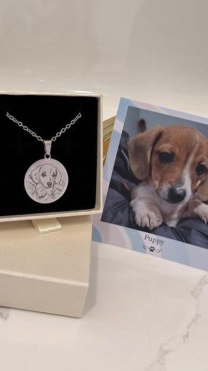 Quienes han amado a un perrito saben lo que se siente. Ese silencio distinto, ese vacío en la rutina. Por eso este encargo, en memoria de Puppy, es también un homenaje a todos los amores peludos que siguen acompañándonos, aunque ya no los veamos. 🐶💛 | Mikora.cl