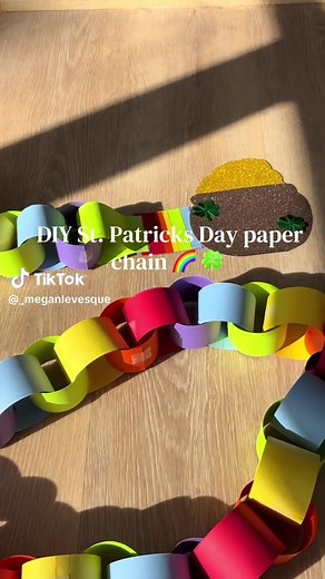 Easy St. Patrick’s Day Paper Chain DIY Project