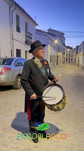 🥁🌙 Con el redoble de tambor se anuncia la reunión de los hermanos de la Cofradía de la Virgen de Luna para dar comienzo a este bonito día de Romería. ¡Comienza la Romería de traída de nuestra Patrona! #Romería #VirgenDeLuna #TurismoPozoblanco #Pozoblanco #LosPedroches | Turismo Pozoblanco