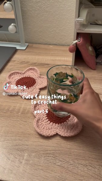i cant even count how many flower coasters ive made in my day … super beginner friendly & they make great gifts !! 🌸🫶🏼 pattern & yt tut by @/hayhaycrochet #crochetinspo #crochettutorial #crochetcoaster #flowercoaster #crochetdecoration #crochetpattern