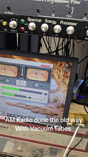 Christmas music thru a vintage radio transmitter #amradio #amradiotower #radiotransmitter #vacuumtubes #engineering