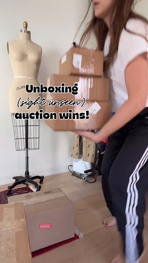 Should I do a jewelry unboxing? I swore I’d never get another mystery box of vintage bobbles but here we are. 🤷🏻‍♀️ Bidding for vintage and/or luxury items in online auctions is a gamble. Sometimes things show up in terrible condition. Sometimes they’re counterfeit (super illegal btw). Doing research helps but it’s never a sure bet. Lucky for me all of these pieces are beautiful, real, ready to be cleaned and rehomed! What caught your eye? 👀 • • • #vintage #unboxing #secondhand #thrifter #thr