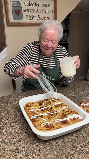 Homemade Cinnamon Rolls Recipe: Easy Tutorial