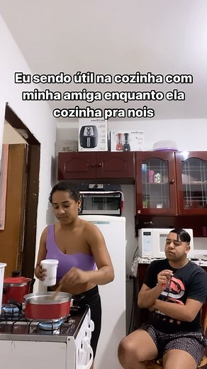 João Vittor 💥 on Instagram: "Você é qual ? Marca aqui sua cozinheira favorita 😎😂😂😂😂"