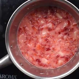 920K views · 2.4K reactions | My Strawberry Pie recipe is made without Jello or Gelatin and uses tons of fresh berries in a homemade crust. Join the other 5⭐️ reviewers in making this easy recipe! https://www.crazyforcrust.com/fresh-strawberry-pie-recipe/ | CrazyforCrust | Facebook