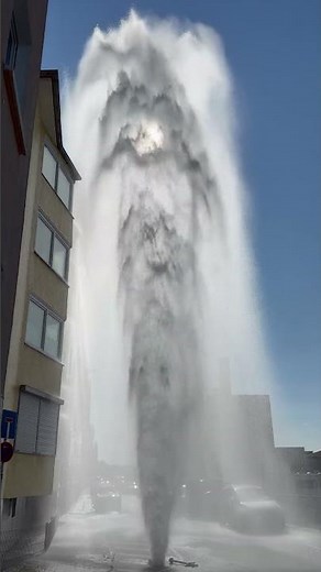 25 Meter hohe #Wasserfontäne in #Wuppertal