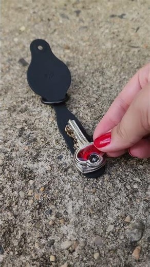 Track Your Keys Like a Pro with AirTag 🔍🔑 #FindMy #KeySmartAir #Shorts