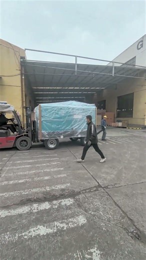 See how to load mobile diesel screw air compressor to the container #compressor #container