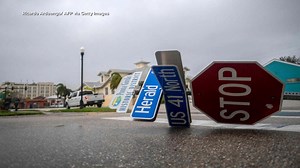 ABC News Live: Search and rescue efforts underway as Ian pounds Florida