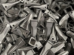 [Hot Item] Earthmoving Spare Parts Forging Bucket Teeth for Excavator Backhoe Replacement PC100